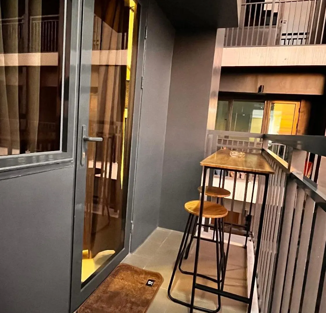 M&B Staycation Manila Appartamento